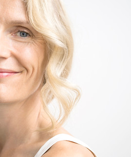 Blond kvinne, smiling