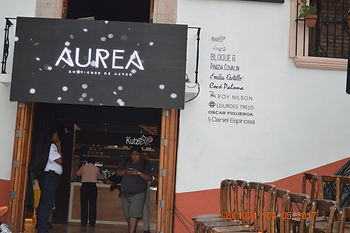 Diseñadores y marcas mexicanas de prestigio se encuentran en “Aurea Boutique” que abrió suspuertas en la plazuela de Bernal, en el centro de Taxco.