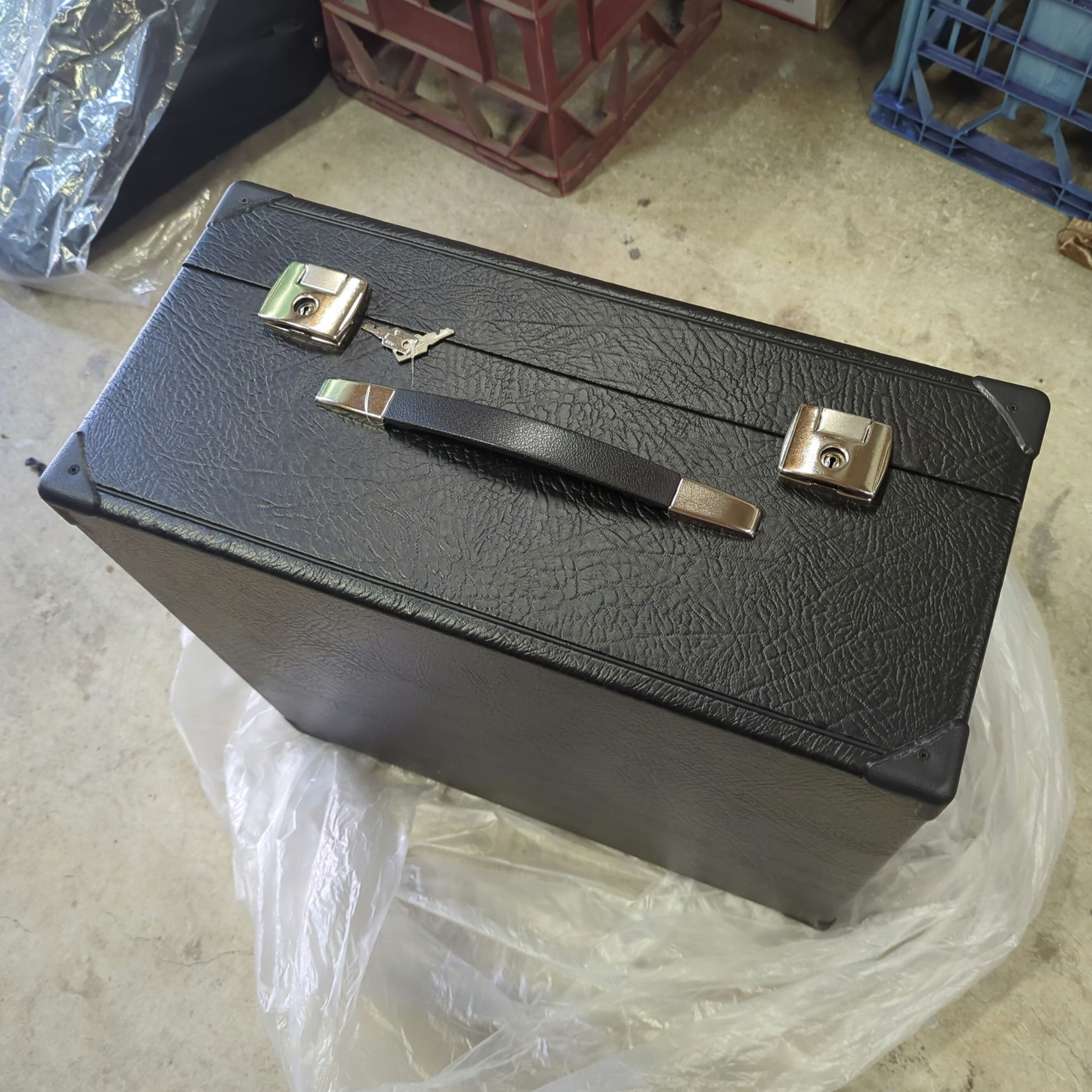 Hardcase for 34 & 37 size key accordions, 72/80-bass. Made in Italy.