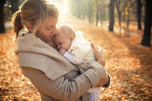 Mère et bébé à l'automne