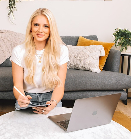 Meg Reilley with laptop