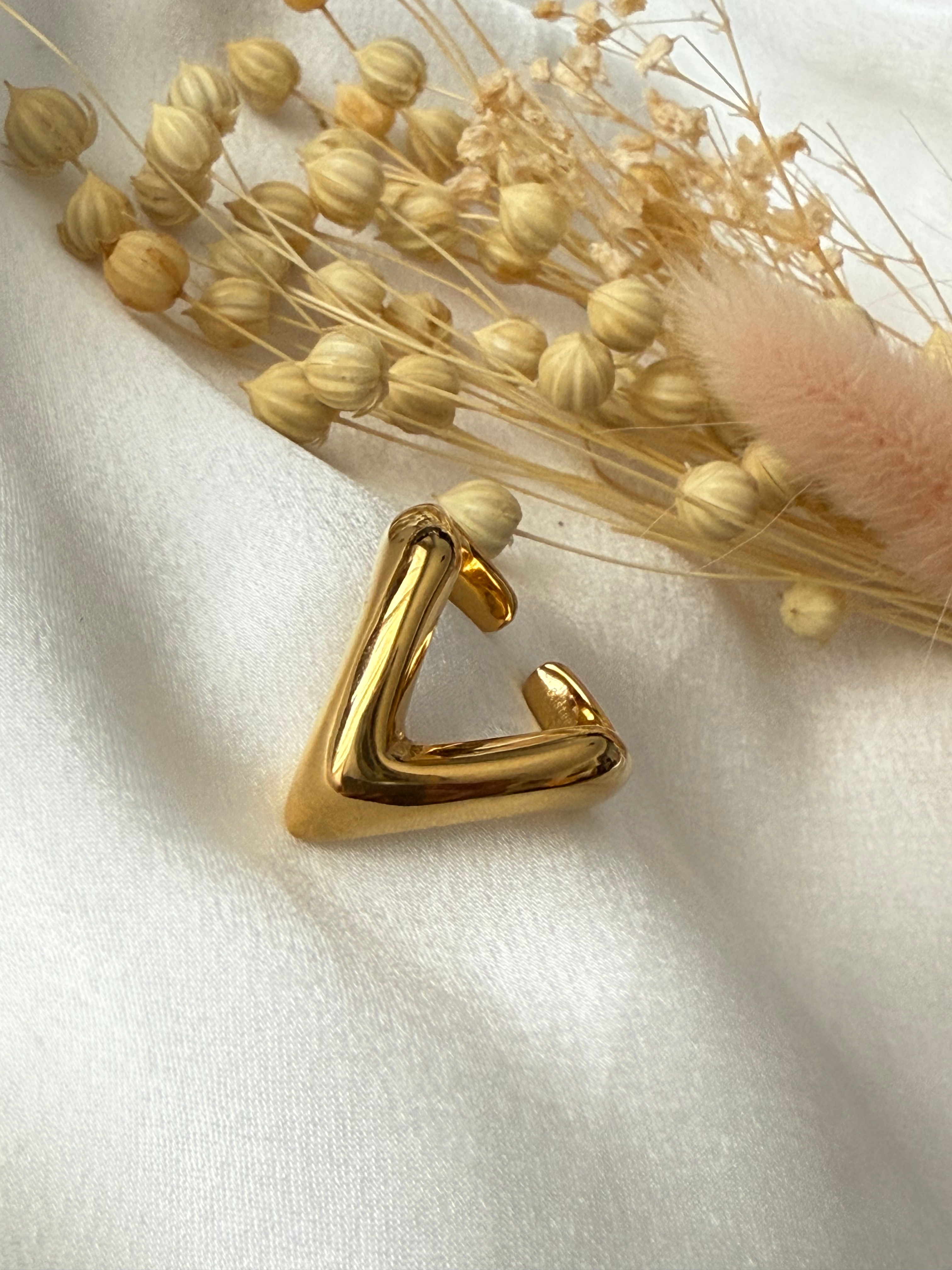 Golden V Δαχτυλίδι 