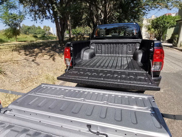 Toyota Hilux 2021 sin y con (6)-w600-h600.jpg