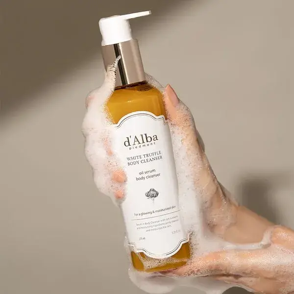 Limpiador corporal d'Alba con Trufferol, vitamina E y espuma cremosa para una ducha más nutritiva
