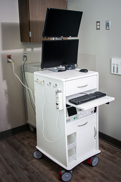 Fetal-monitor-cart-left