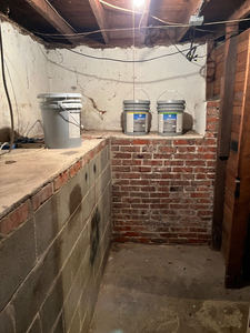CNHInspections, Central Nebraska Home Inspections, Home Inspector, Grand Island NE, Hastings NE, Kearney NE, Holdrege NE, crawlspace, basement, Michigan style basement, bench footing, slab, construction, foundation, brick, poured concrete, older home, reinforcement, benching