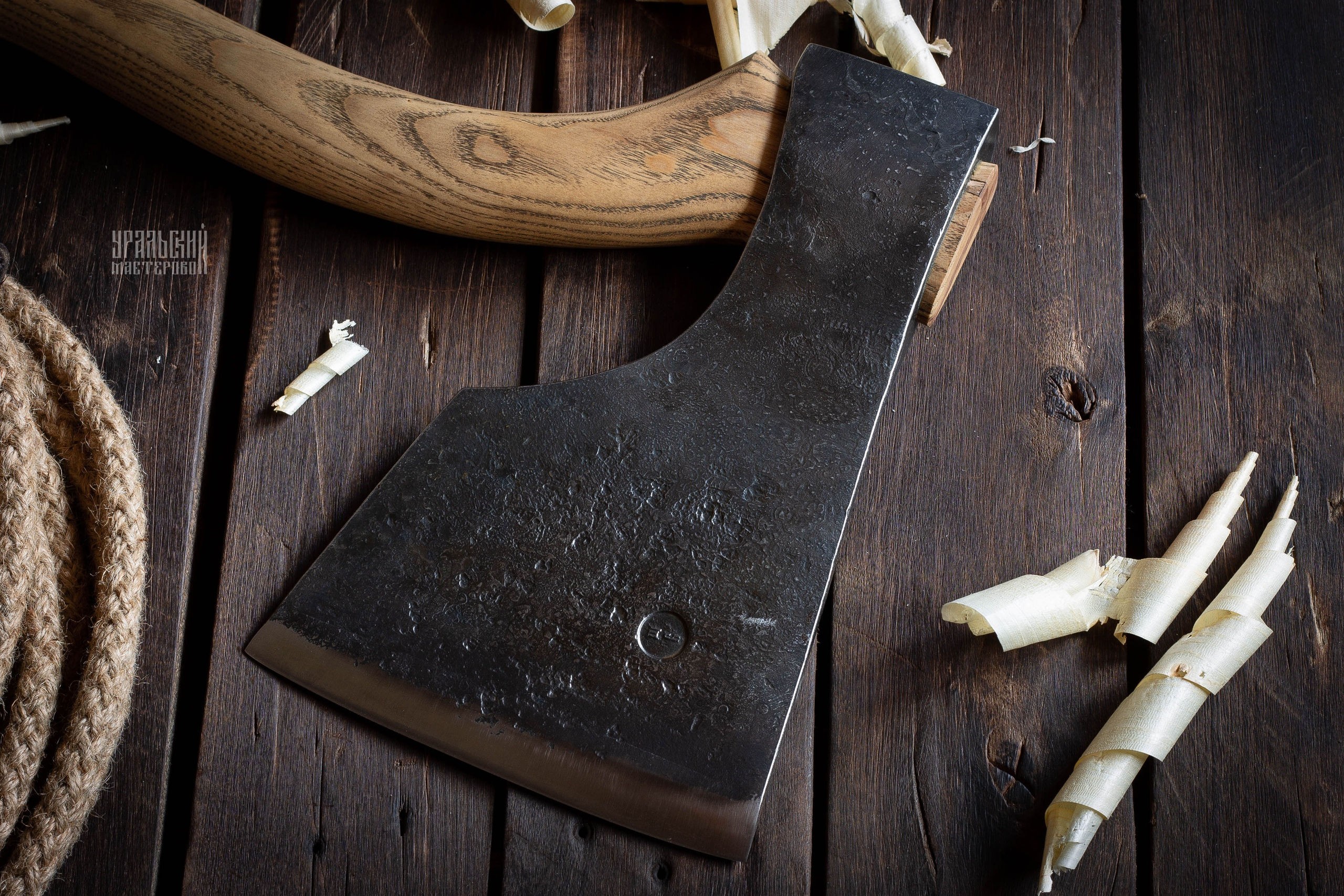 Большой плотницкий топор для норвежской рубки с чехлом