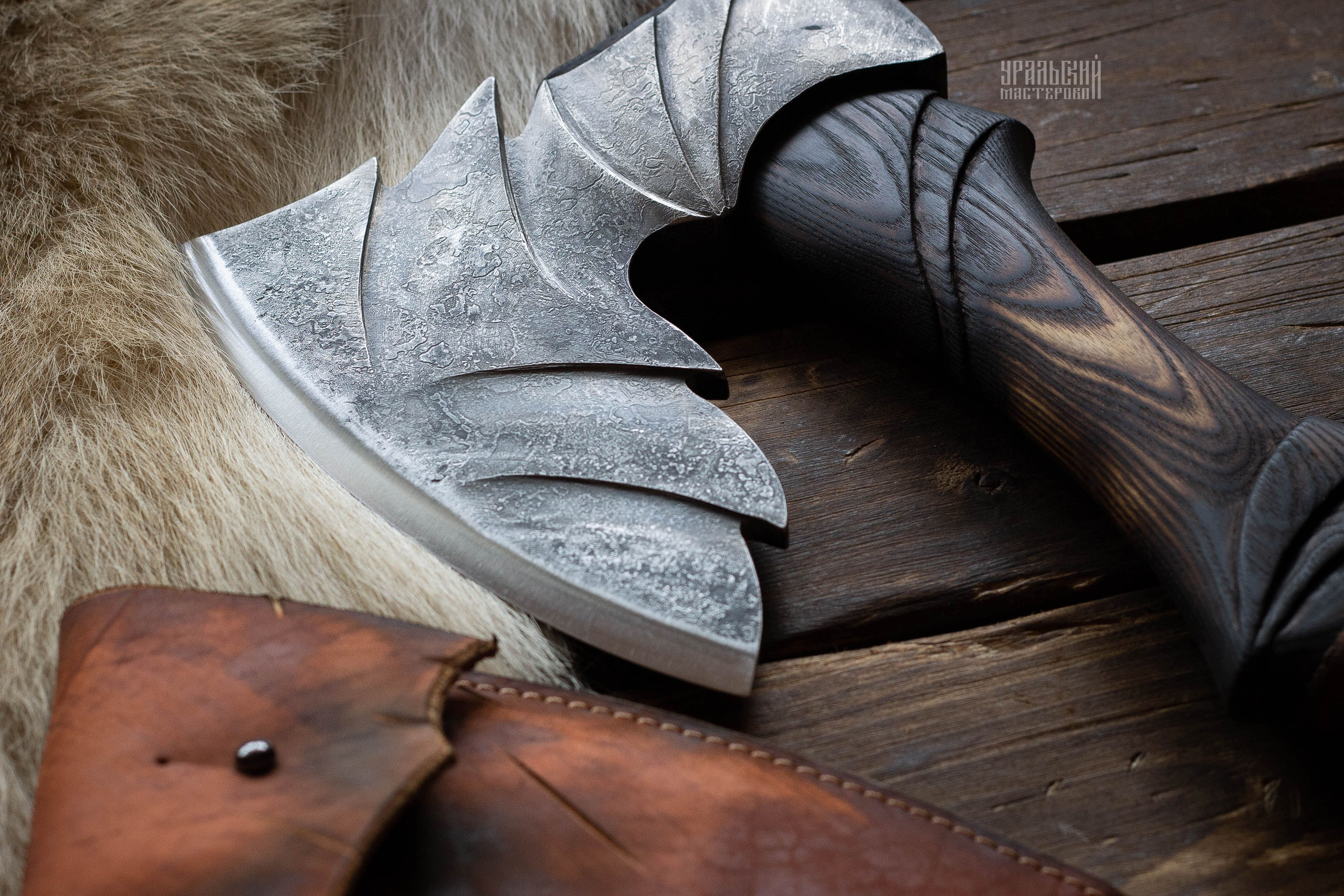 Топор ручной работы "Хищный коготь" с чехлом