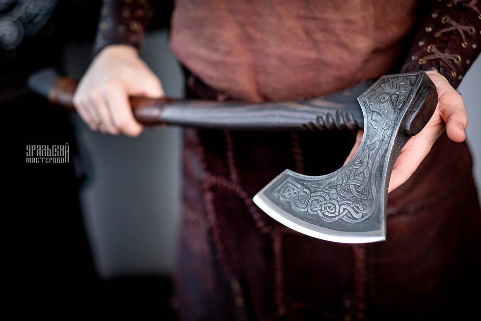 Миниатюра: Топор ручной работы  "Грифон" с чехлом