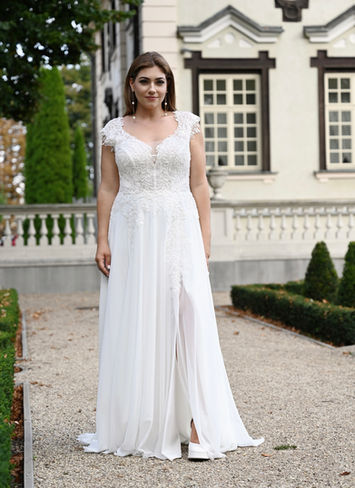 Curvy by InWeiß Brautatelier