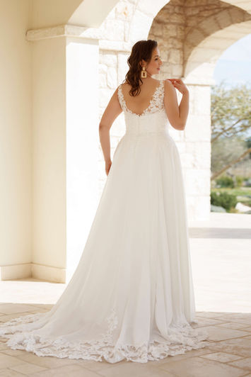 Curvy by InWeiß Brautatelier