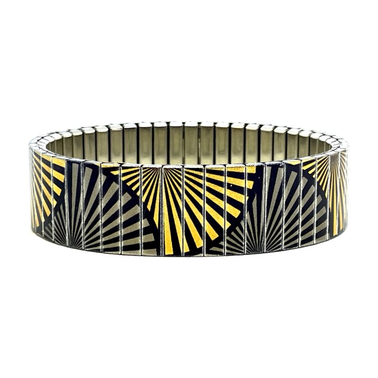 A statement 18mm stainless steel stretch bracelet featuring the Circles Eclipse Japanese sensu design in a metallic finish. The wider profile gives the artwork extra impact, while the clasp-free construction makes it easy and comfortable to wear. by Urband London