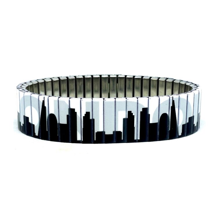 18mm stainless steel stretch bracelet featuring the Cities London skyline artwork in a polished finish. Clasp-free, waterproof, scratch-resistant and nickel-free. Handmade in London and supplied in a gift box. by Urband London