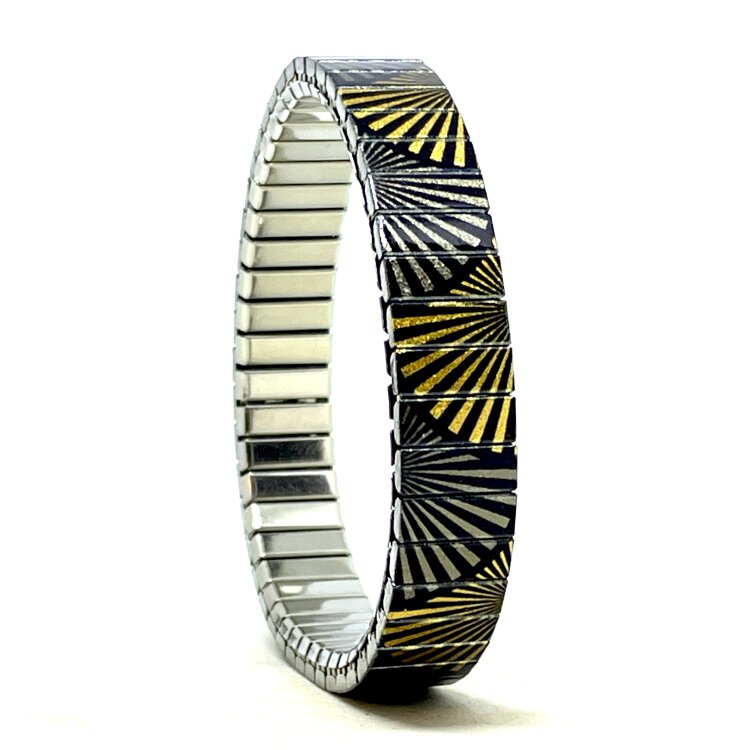 A versatile 10mm stainless steel stretch bracelet featuring the Circles Eclipse Japanese sensu design in a metallic finish. Its clasp-free construction makes it easy and comfortable to wear, while the distinctive artwork adds an individual touch. by Urband London
