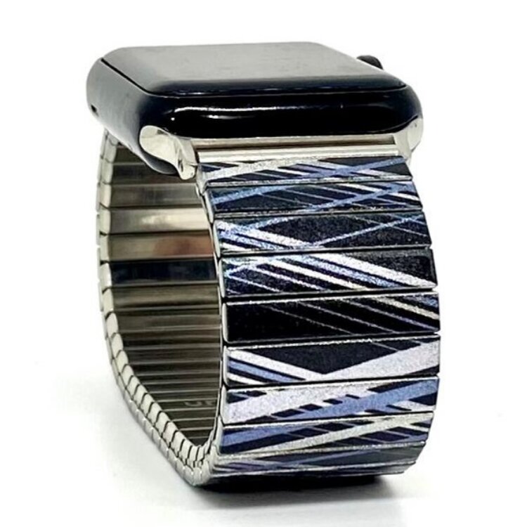 Give your Apple Watch a more individual look with this 22mm stainless steel stretch bracelet featuring the Pride shades of blue plaid design in a metallic finish. The clasp-free bracelet combines distinctive Urband London artwork with comfortable everyday wear. by Urband London