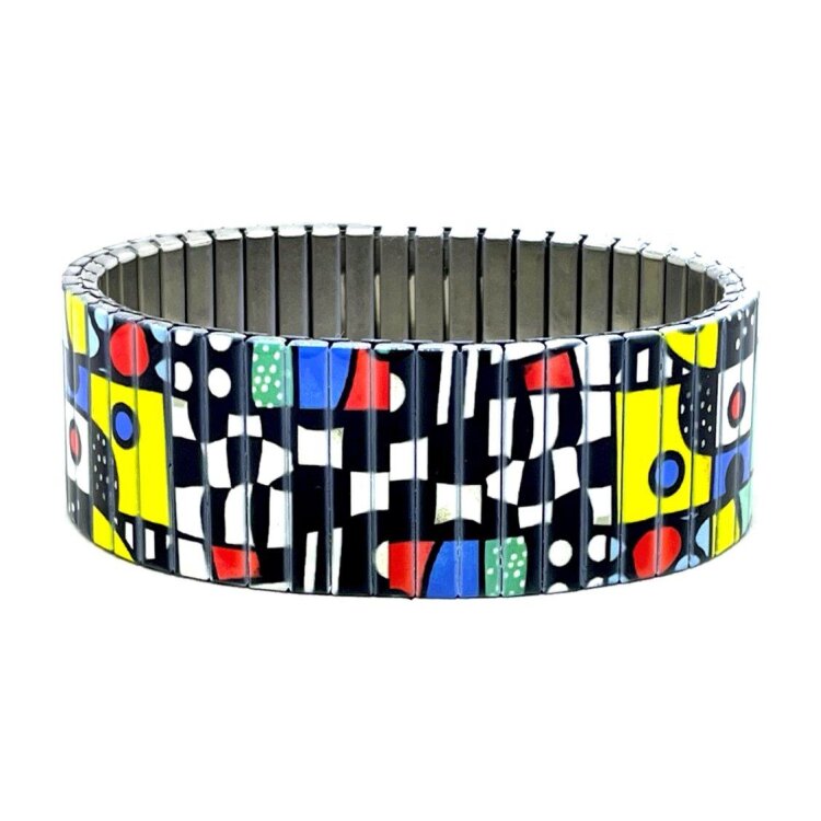 A bold 22mm stainless steel stretch bracelet featuring the Art modern design in a polished finish. The wide profile gives the artwork maximum impact, while the clasp-free construction makes it easy and comfortable to wear. Waterproof, scratch-resistant and nickel-free, each bracelet is handmade in London and presented in a gift box. by Urband London