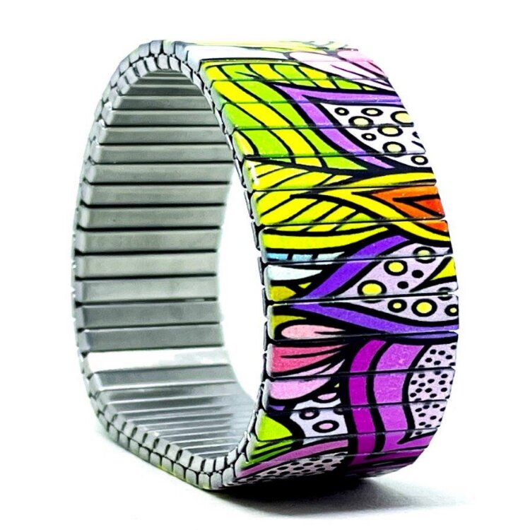 A bold 22mm stainless steel stretch bracelet featuring the Flowers Daisies pastel leavs design in a polished finish. The wide profile gives the artwork maximum impact, while the clasp-free construction makes it easy and comfortable to wear. Waterproof, scratch-resistant and nickel-free, each bracelet is handmade in London and presented in a gift box. by Urband London
