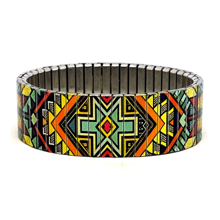 A bold 22mm stainless steel stretch bracelet featuring the Yellowstone Cheyenne Ambience design in a metallic finish. The wide profile gives the artwork maximum impact, while the clasp-free construction makes it easy and comfortable to wear. by Urband London