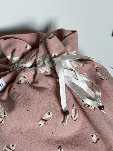 Miniature : Pochette à lien rose petits papillons