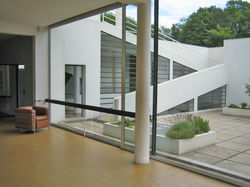 6__villa_savoye_livingroom_towards_interior.jpg