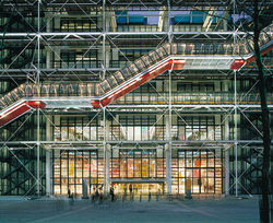 photo pompidou entrance_49730f90b43858f9b9c48f0ce96f29229a0fa091.jpg