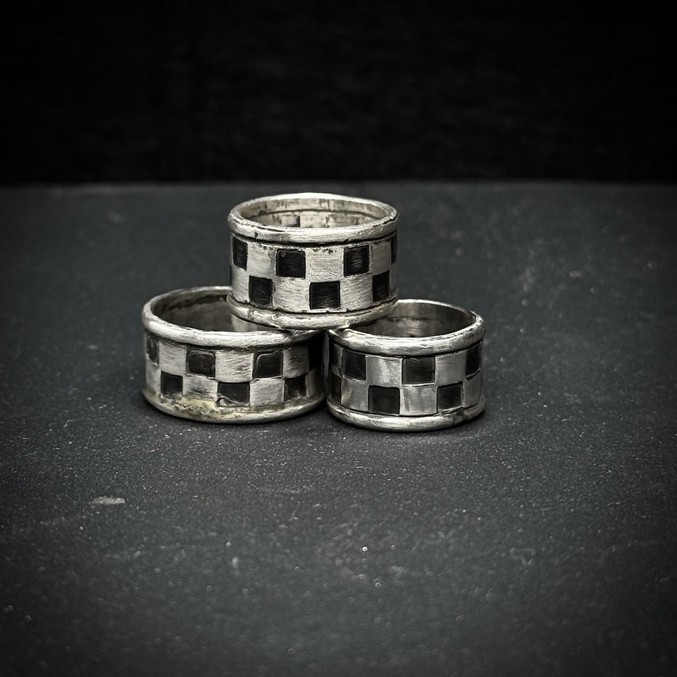 Handmade checkered pattern ring