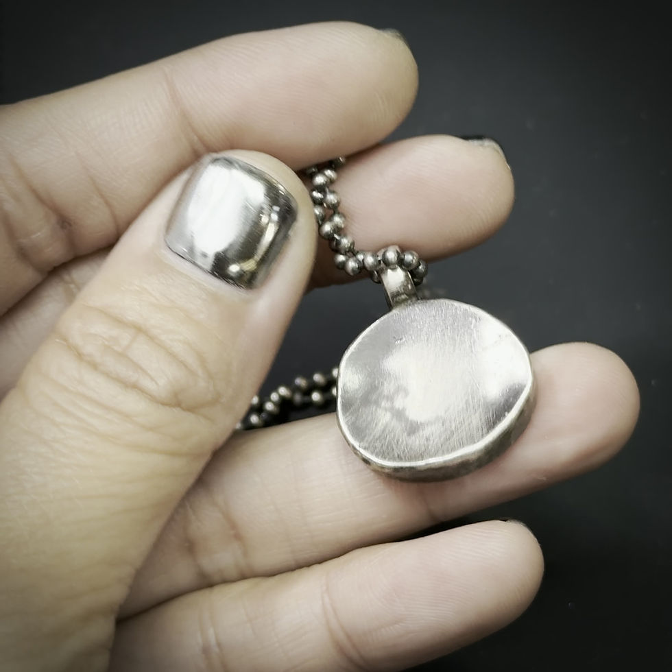 縮圖：Silver hollow round pendant necklace