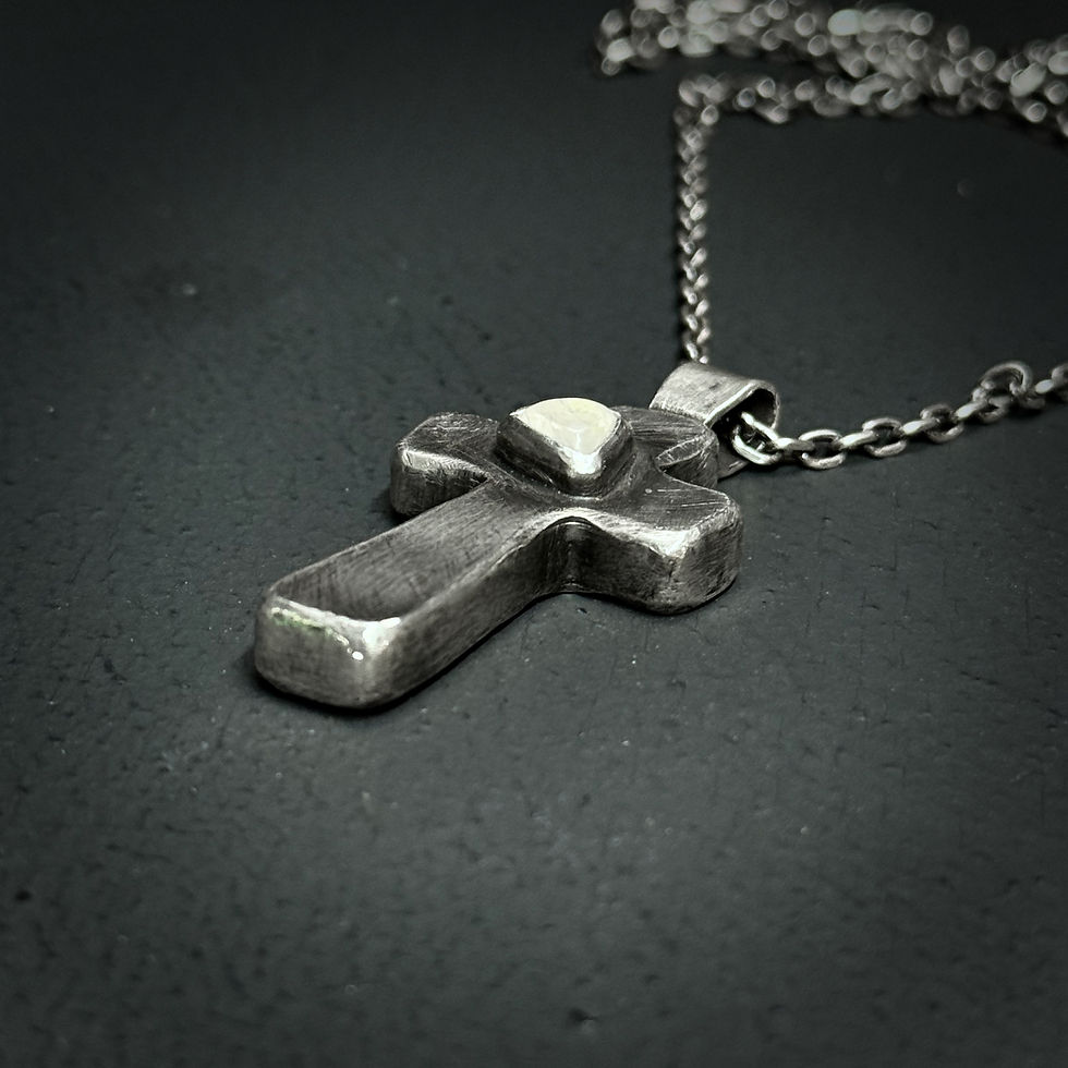 縮圖：Handmade silver hollow cross necklace with moonstone
