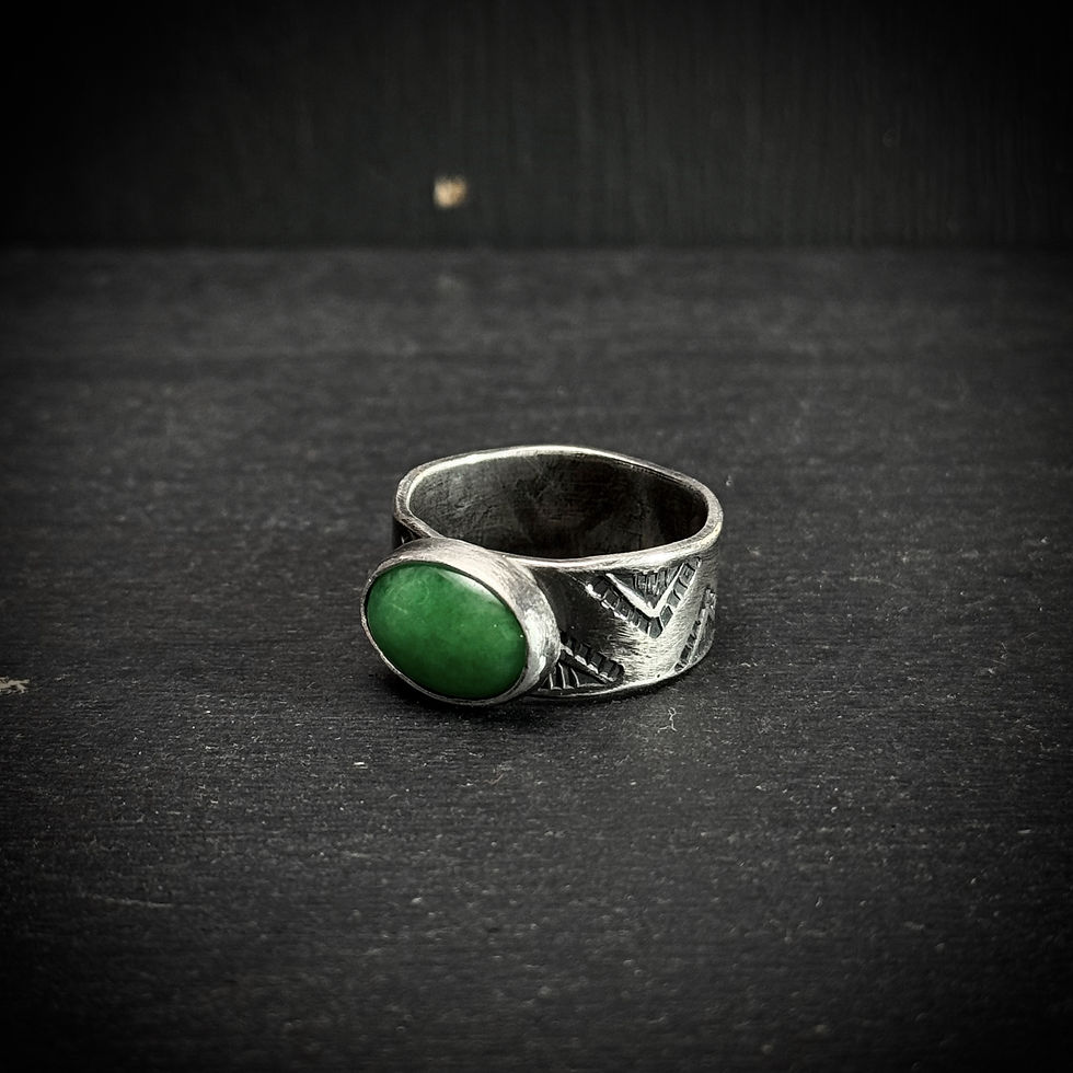 縮圖：Handmade silver navajo patterned ring with Jade