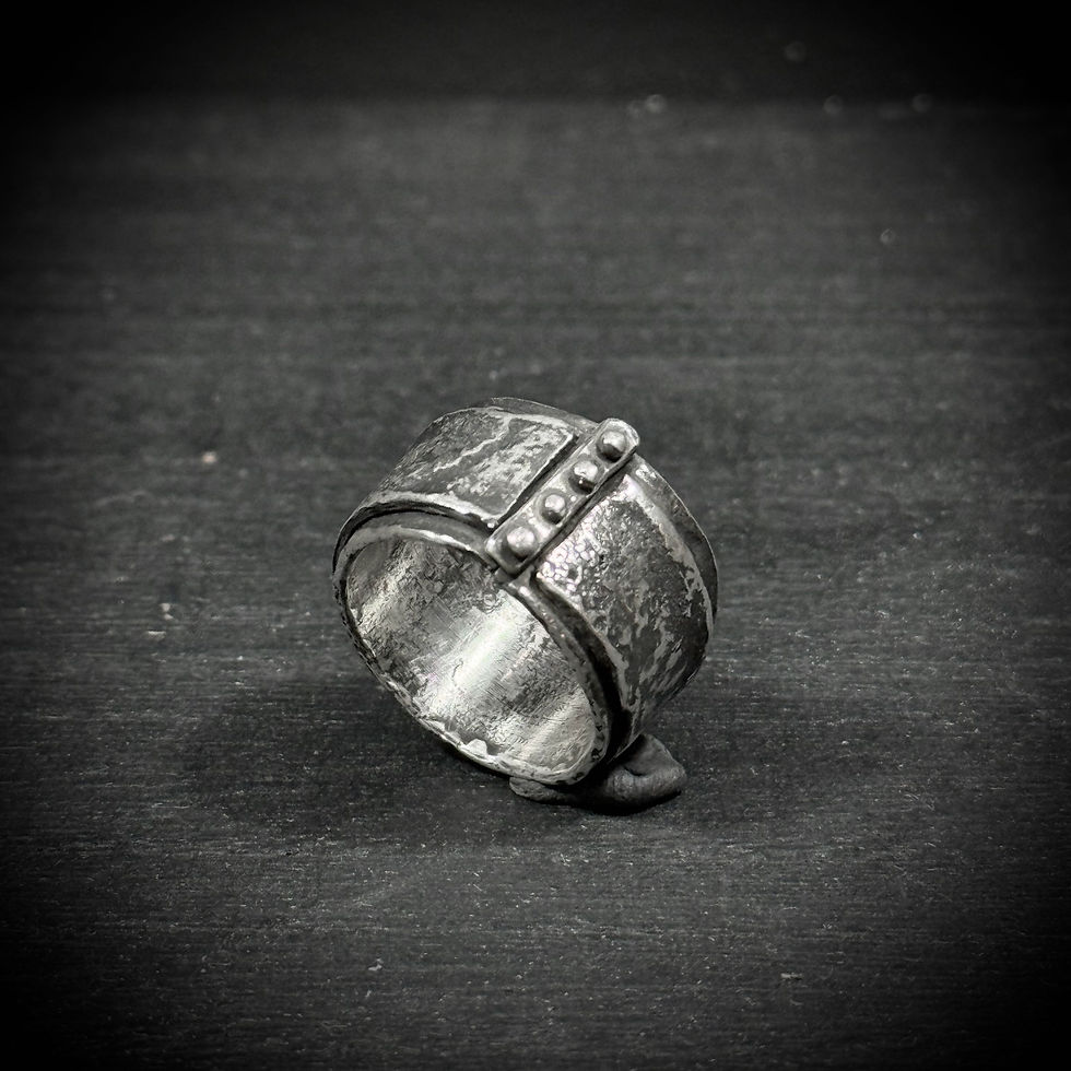 縮圖：Handmade random rugged silver ring with rustic surface