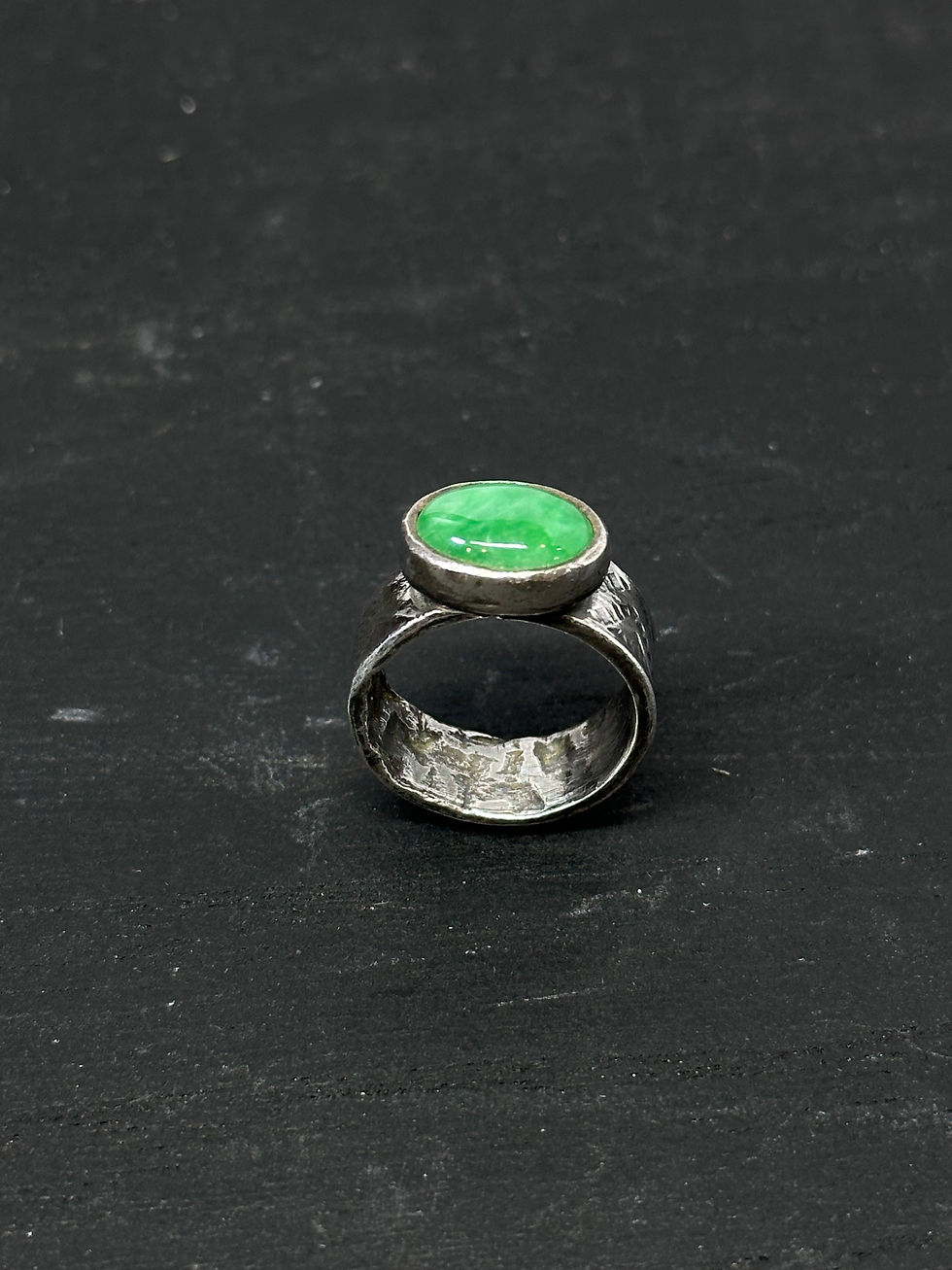 縮圖：Hand-stamped ring band with jade