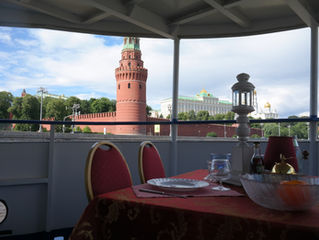 Лаунж-зона на теплоходе "Вещий Олег"