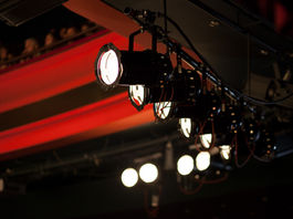 Ciudad de arte: Luces y escenarios.