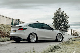 tesla-model-y-avant-garde-wheels-agwheels-srv02-matte-polished-06.jpg