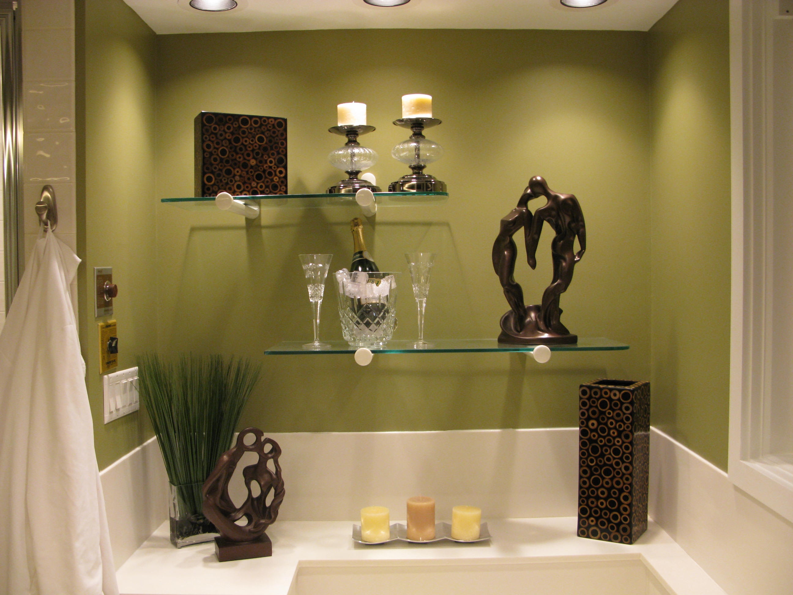 CUSTOM CUT GLASS TABLETOPS & SHELVES Hollywood FL
