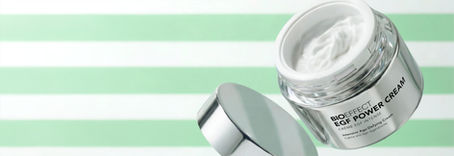 This deeply nourishing, high-performance moisturizer targets the key visible signs of aging—collagen, elastin, deep hydration, and cell renewal—in one refined, intensive formula.