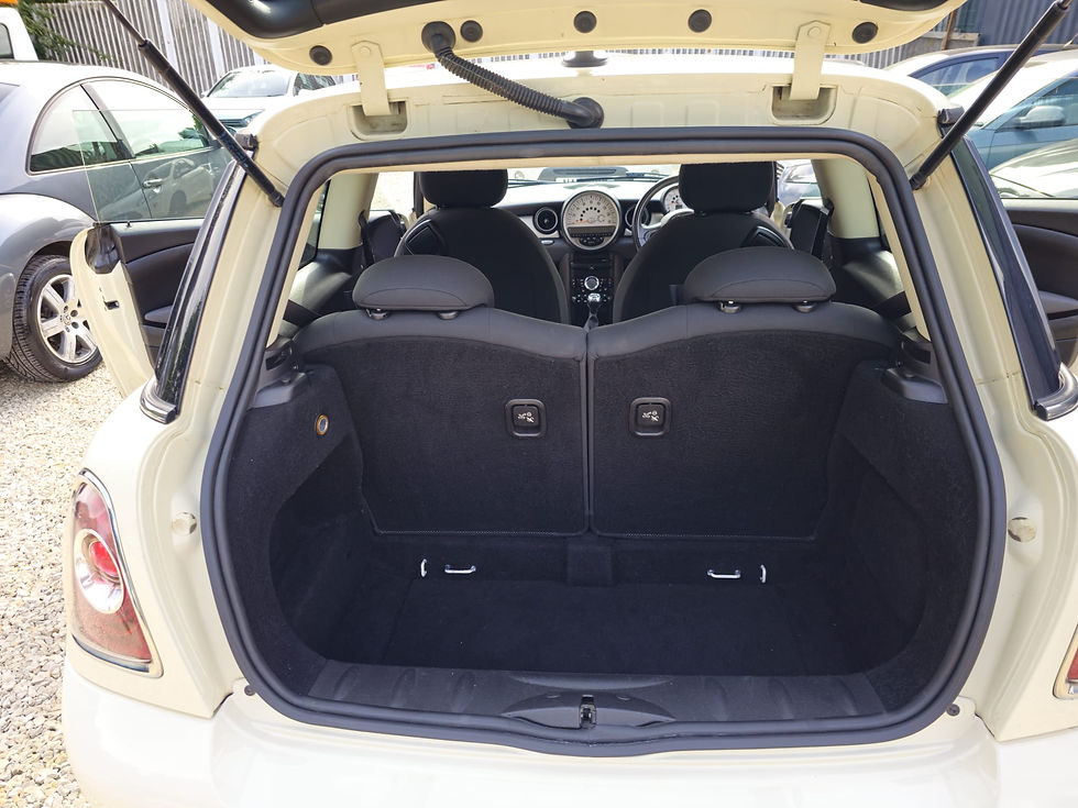 Thumbnail: MINI Hatch 1.6 One Euro 5 3dr SC12ZVN  2012 (12)  71,358 miles Petrol Manual Whi