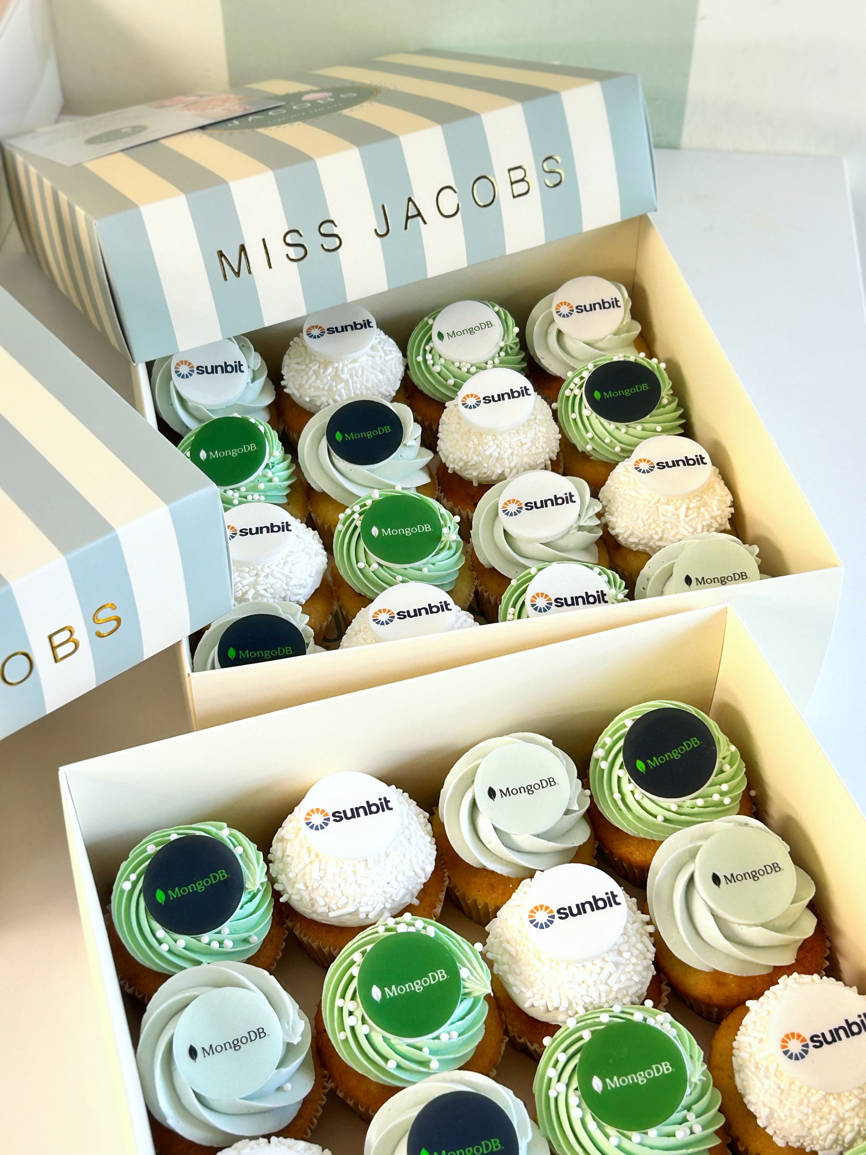 קאפקייקס ממותגים עם לוגו