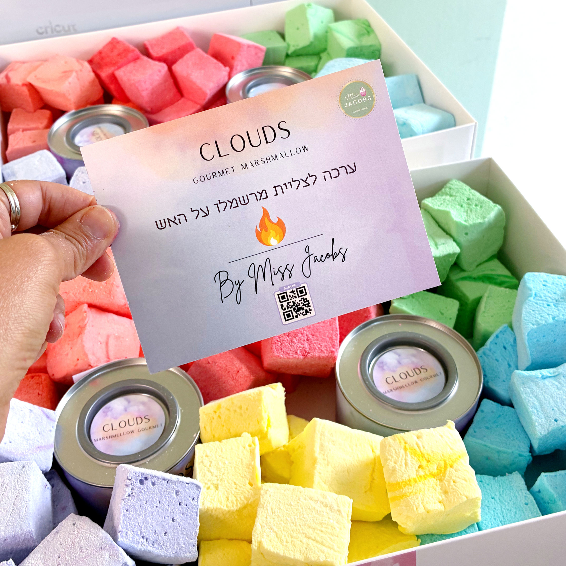 עמדת על האש גאה!! CLOUDS