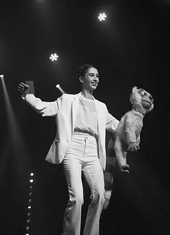 Magicienne Ventriloque