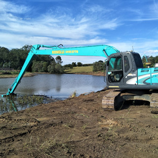 bonelli plant hire dam cleaning 1.jpeg