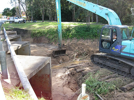 Bonelli Plant Hire Long Reach excavator Hire