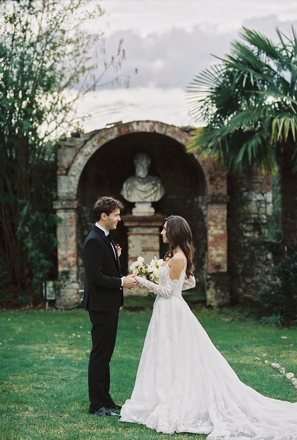 Bride and groom at Villa Catignano