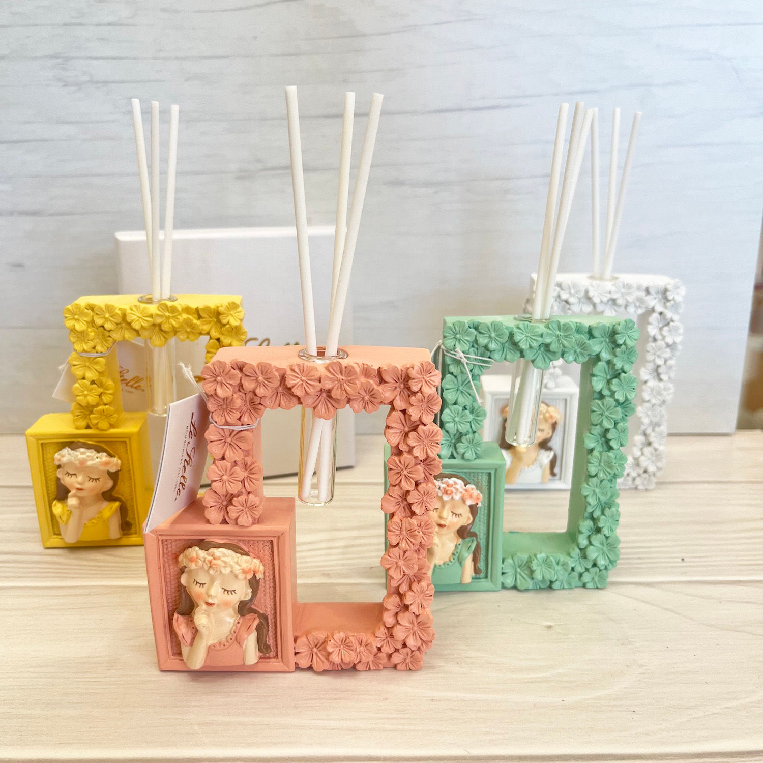 Bomboniera Profumatore Fiori Colorato con Bimba