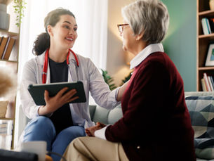 Primary Care Doctor for Seniors in Fresno: 7 Signs It’s Time for a Medication Review