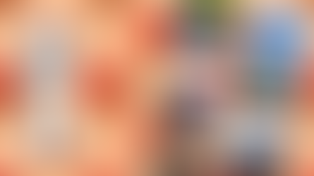 Produktbild der White Claw Hard Seltzer Dose in der Geschmacksrichtung Pfirsich (Peach) vor einem Hintergrund mit frischen Pfirsichen. Daneben sind vier Smartphones zu sehen, die Instagram-Reels mit verschiedenen sommerlichen Szenen zeigen – darunter Freunde beim Picknick, ein Mann beim E-Foiling auf dem See, ein Musiker im Homestudio und drei Frauen beim Feiern im Freien. Das Bild vermittelt Sommer, Lebensfreude und Social-Media-Präsenz der Marke White Claw Switzerland.
