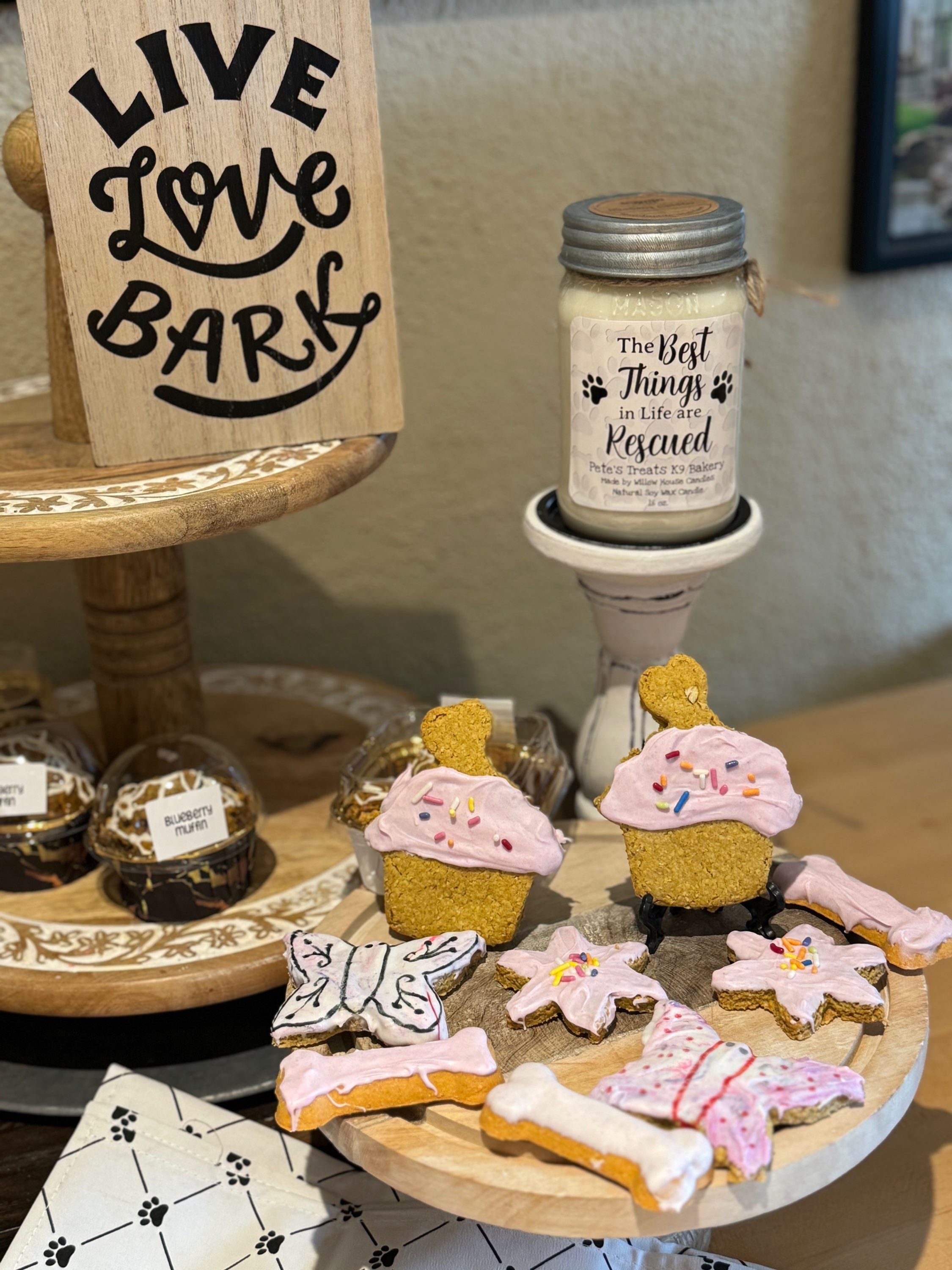 Pete's Treats Dog Bakery - Cakes and Cookies for your Dog