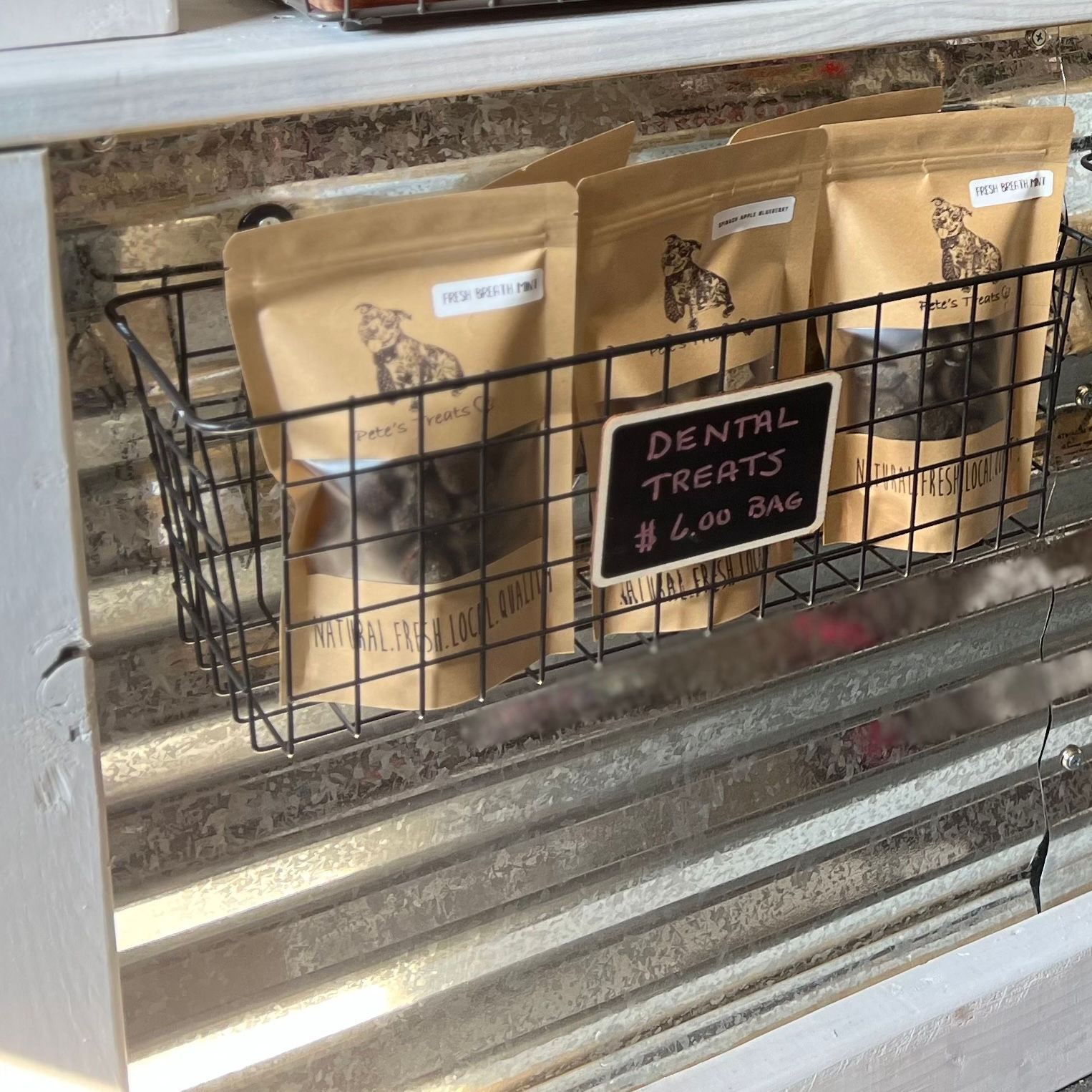 Pete's Treats Dog Bakery - Cakes and Cookies for your Dog