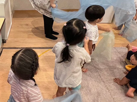 布でわらべうた遊び♪