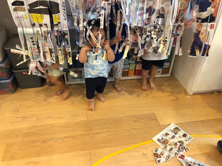 チラシで遊んだよ♪